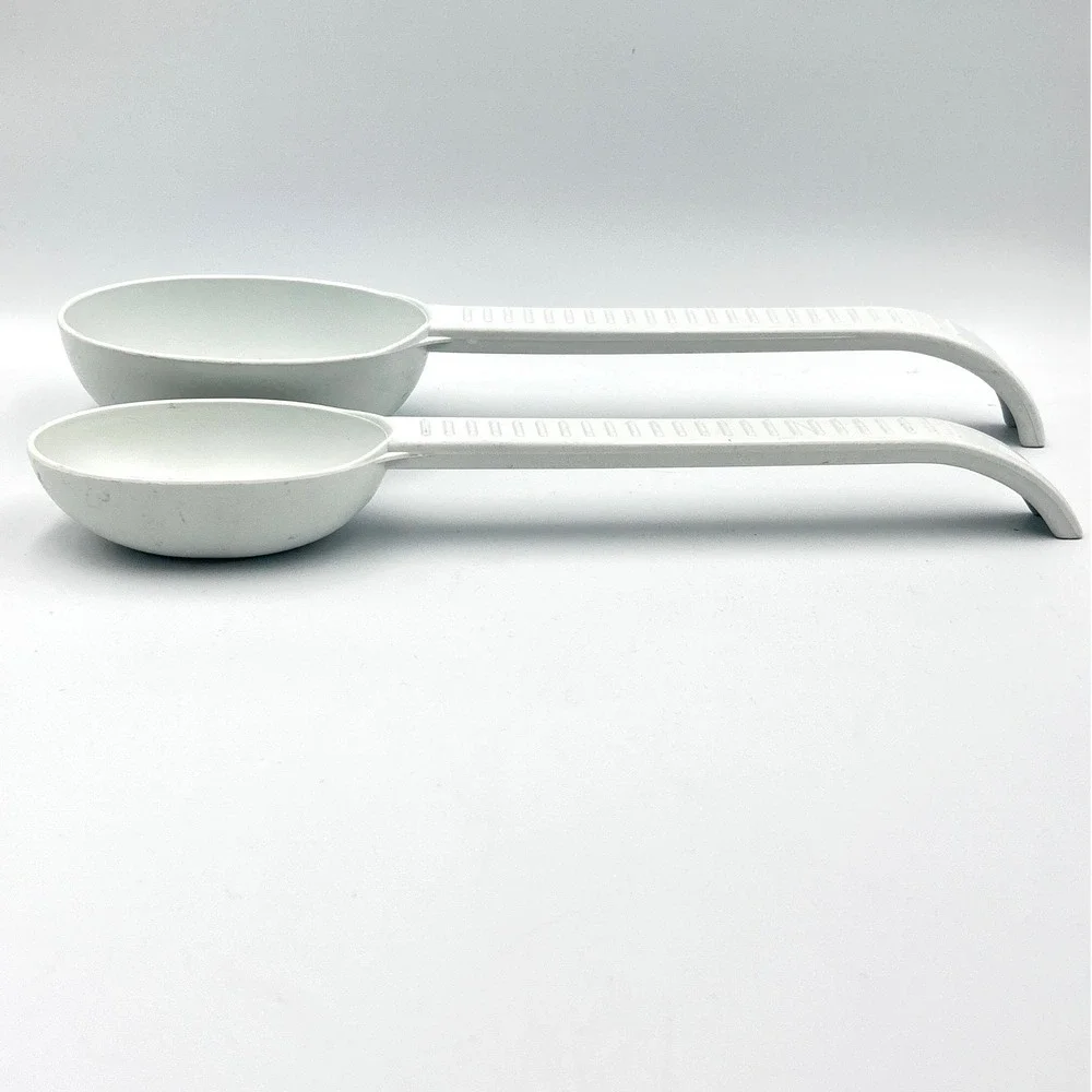 Weight Watchers Vintage Measuring Scoop Set White Plastic 1/2 Cup 1 Cup Tools